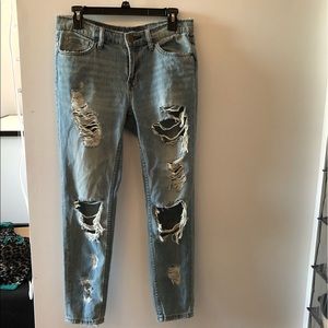 BDG slim boyfriend low rise ripped jeans size25
